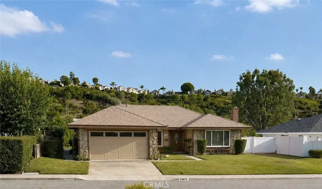 Property Photo:  24876 Via Larga  CA 92677 