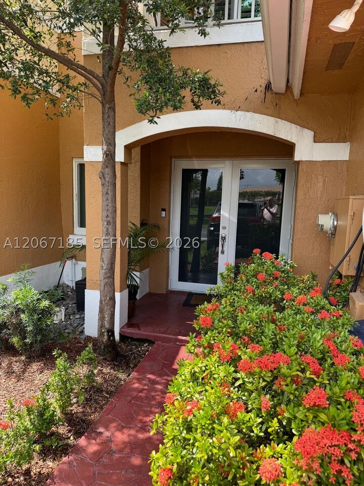 Property Photo: 16232 SW 57th Ln FL 33193