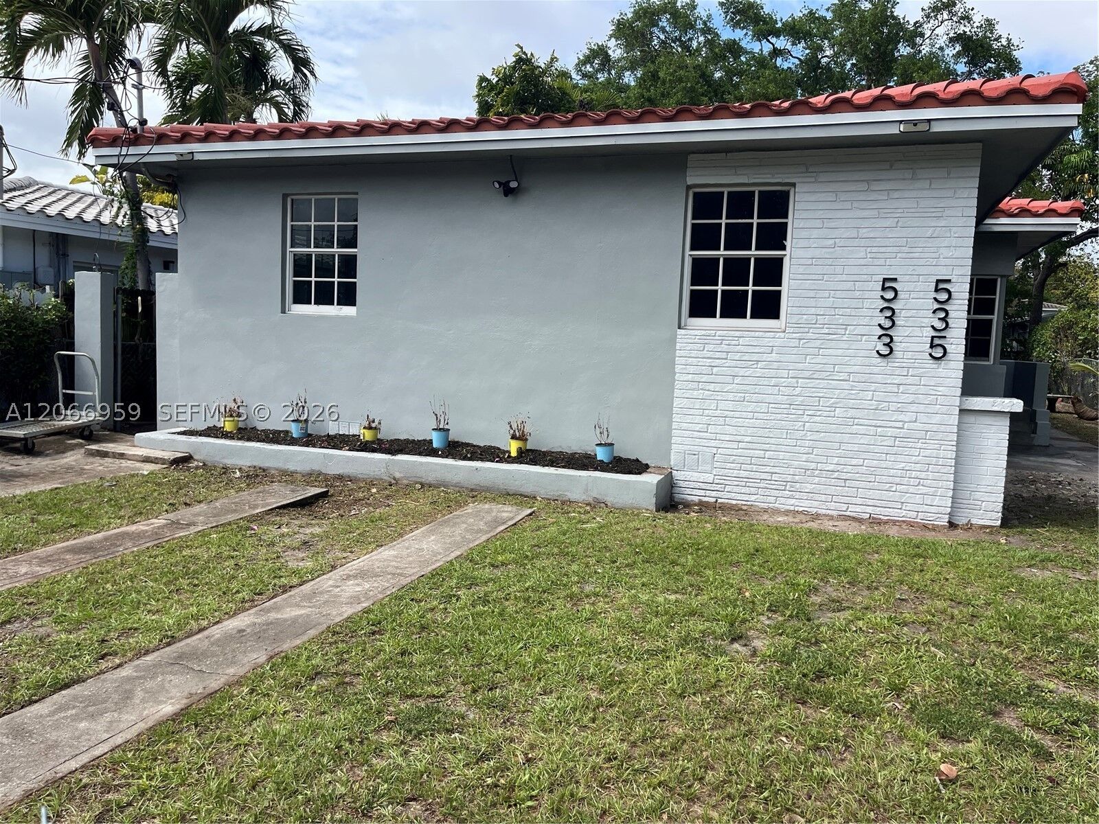 Property Photo:  533-535 NE 67th St  FL 33138 