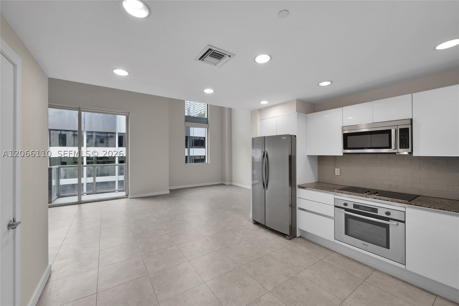 Property Photo:  1060 Brickell Ave 815  FL 33131 