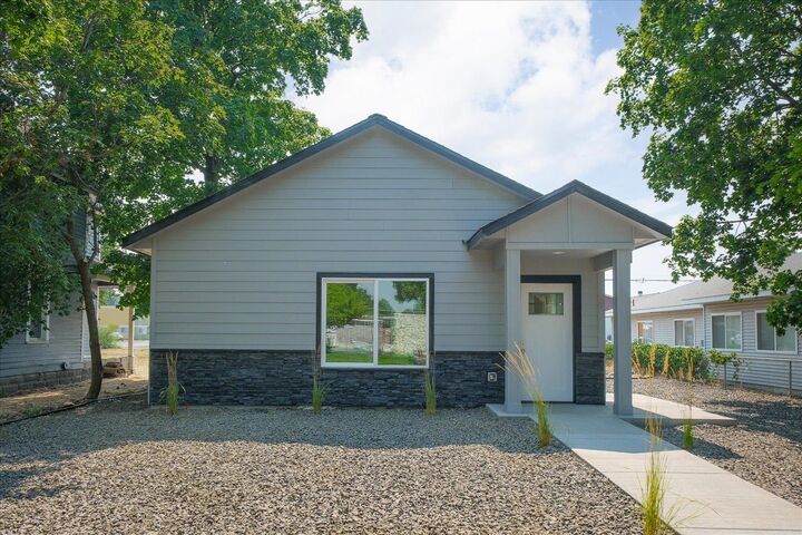 Property Photo: 1924 E Sharp Ave WA 99202