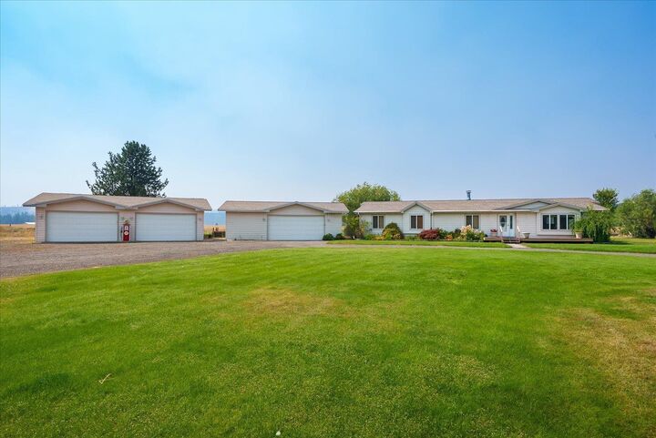 Property Photo: 20211 N Austin Rd WA 99005
