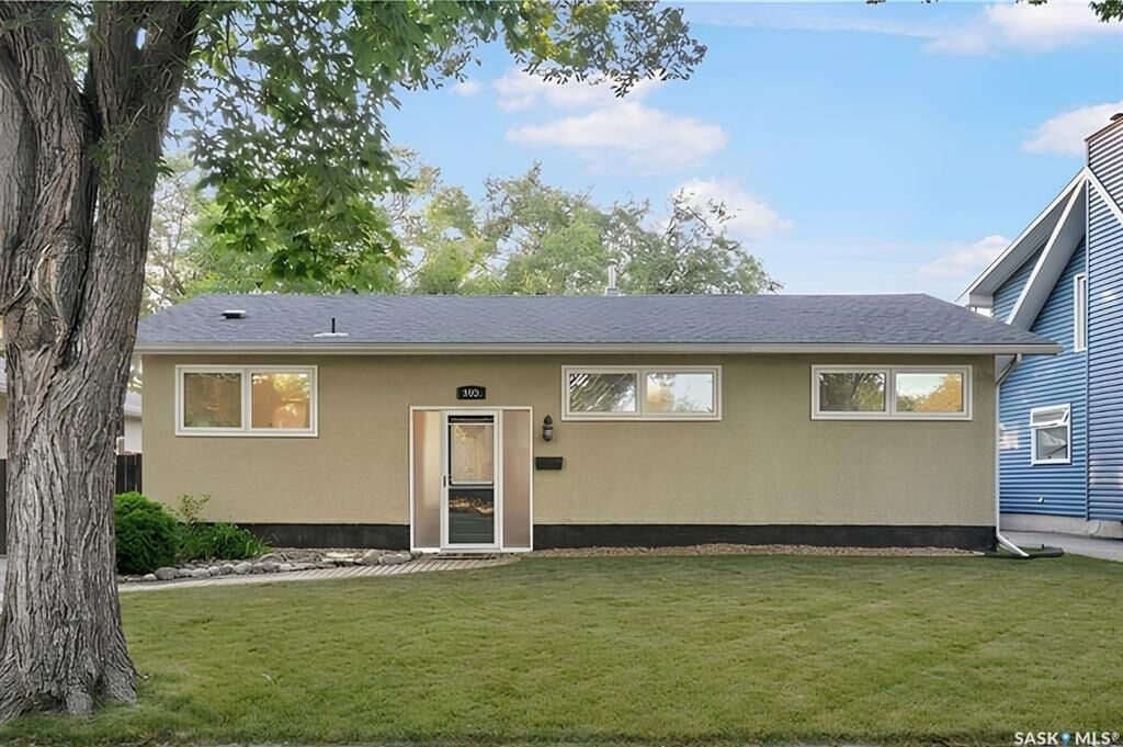 Property Photo: 828 Shannon Road SK S4S 5K2