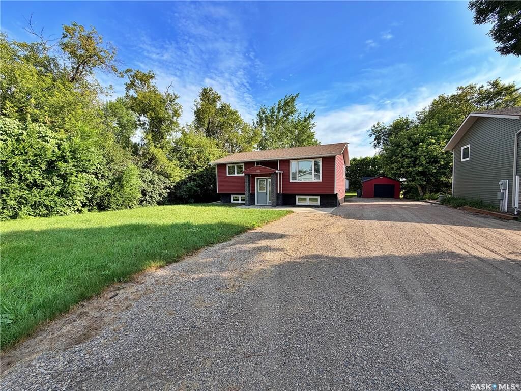 Property Photo:  1522 Broadway Avenue  SK S0G 3N0 
