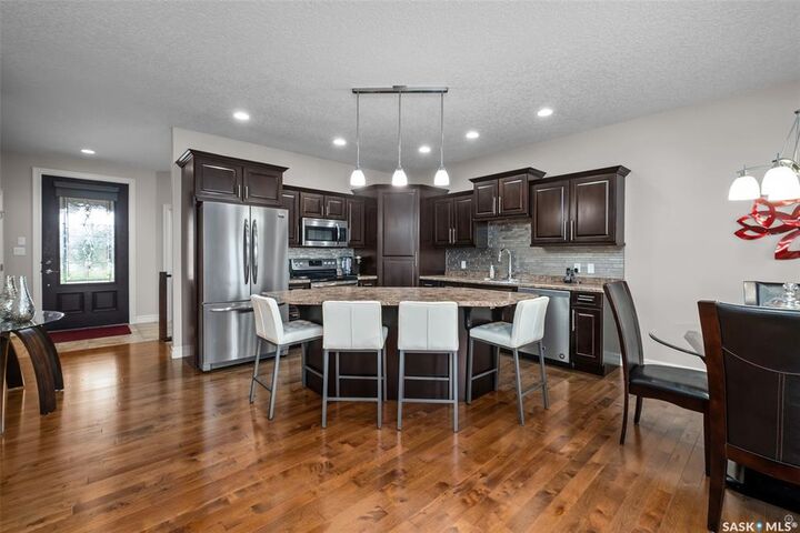 Property Photo: 2805 Lakeview Drive 15 SK S6W 0A4