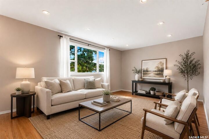 Property Photo: 133 Lloyd Crescent SK S7L 4Y8