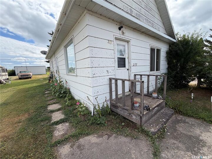 Property Photo: 277 2nd Avenue W SK S0A 2P0