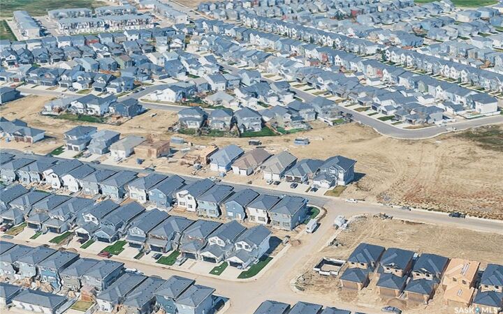371 Leskiw Bend — photo 1