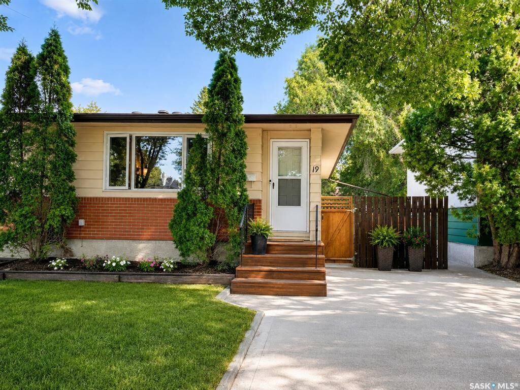 Property Photo: 19 Cooper Crescent SK S4R 4J8