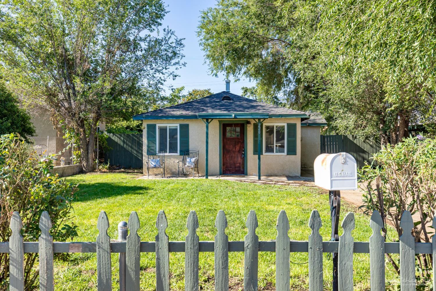 Property Photo:  220 I Street  CA 93561 