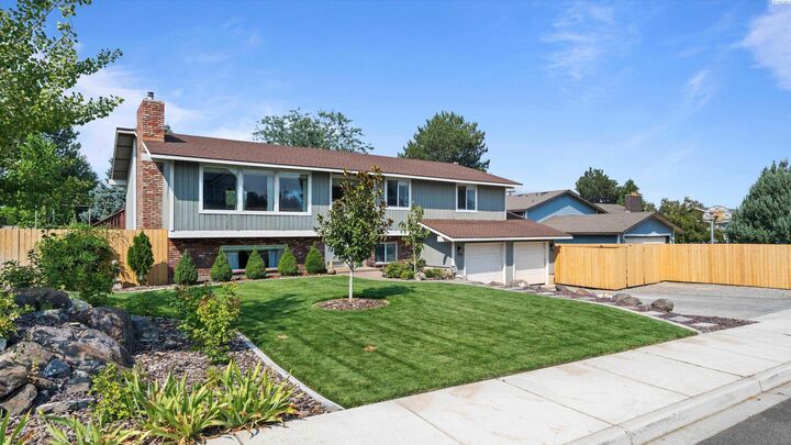 Property Photo: 166 Oakland St WA 99352