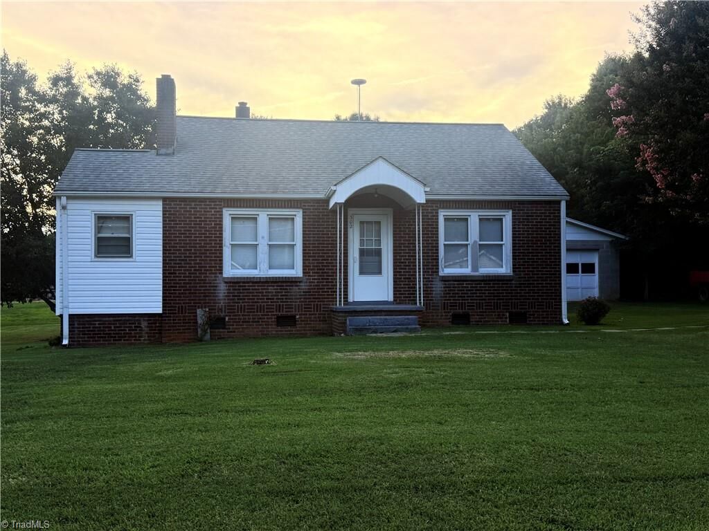 Property Photo: 302 N 7th Avenue NC 27027