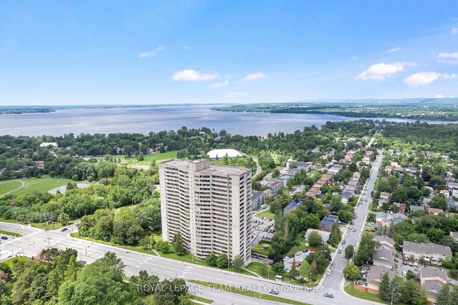 Property Photo: 415 Greenview Avenue 1402 ON K2B 8G5