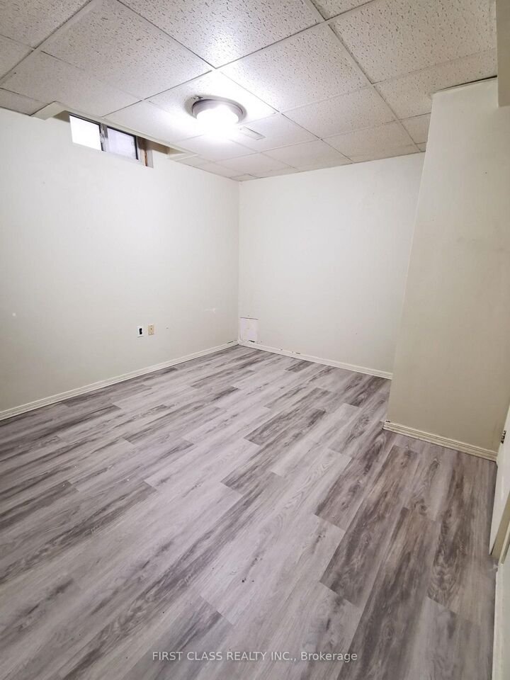 Property Photo:  324 Winfield Terrace Basement  ON L5R 1N5 