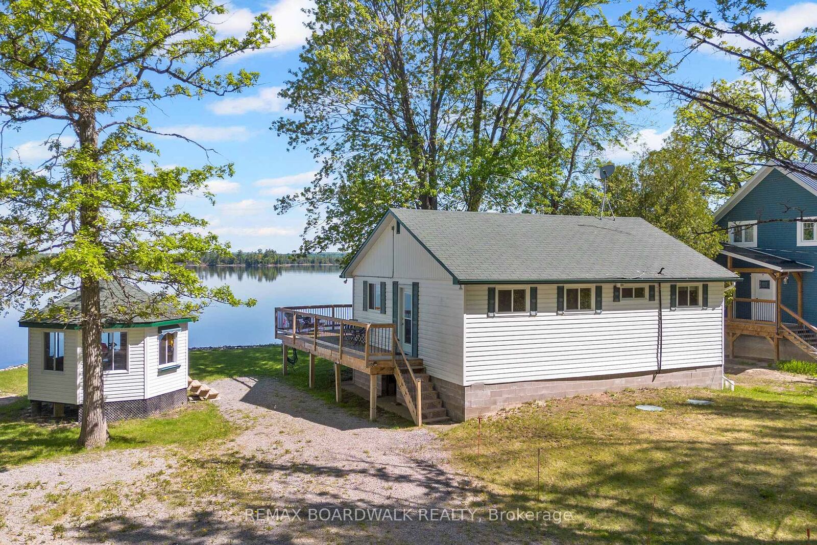 Property Photo: 339 Leavoy Lane ON K7V 3Z8