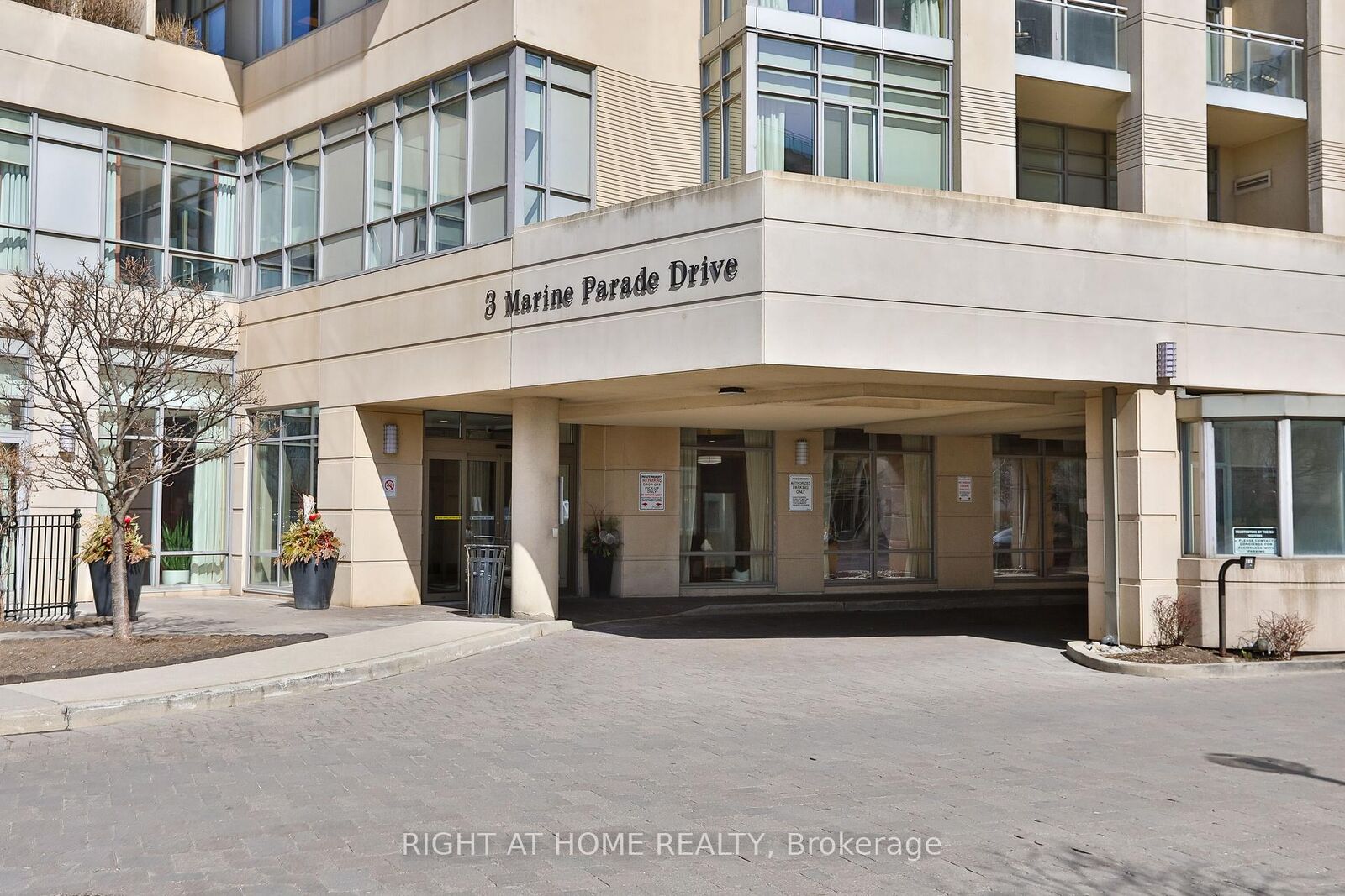 Property Photo: 3 Marine Parade Drive 707 ON M8V 3Z5