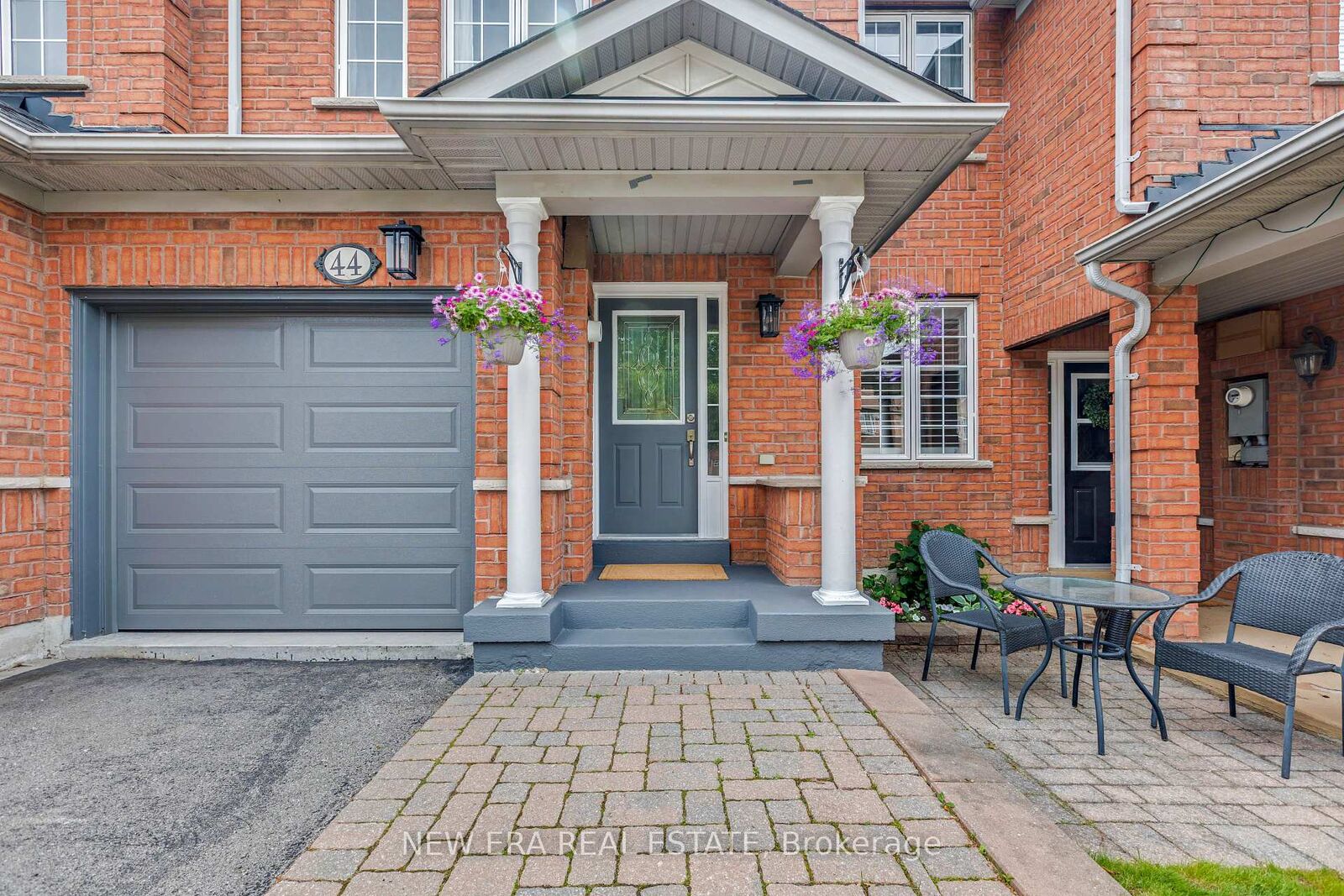 Property Photo: 44 Millcliff Circle ON L4G 7N7