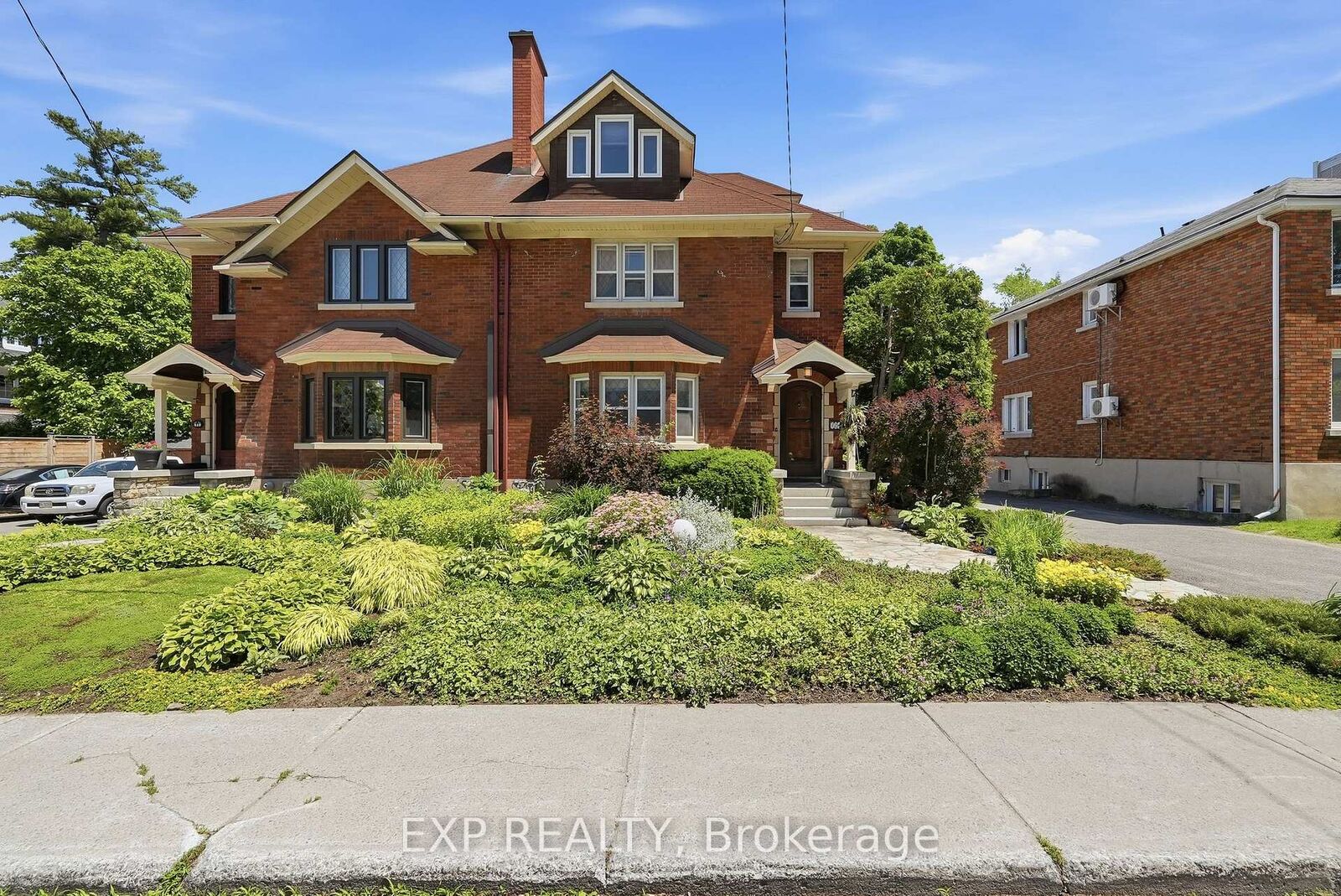Property Photo: 421 Hamilton Avenue S ON K1Y 1E2