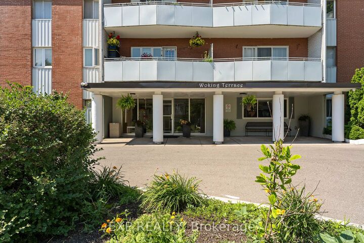 Property Photo:  2485 Woking Crescent 403  ON L5K 1Z6 