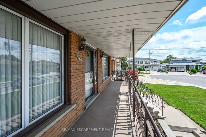 Property Photo: 39 Algonquin Court ON L8T 4T2