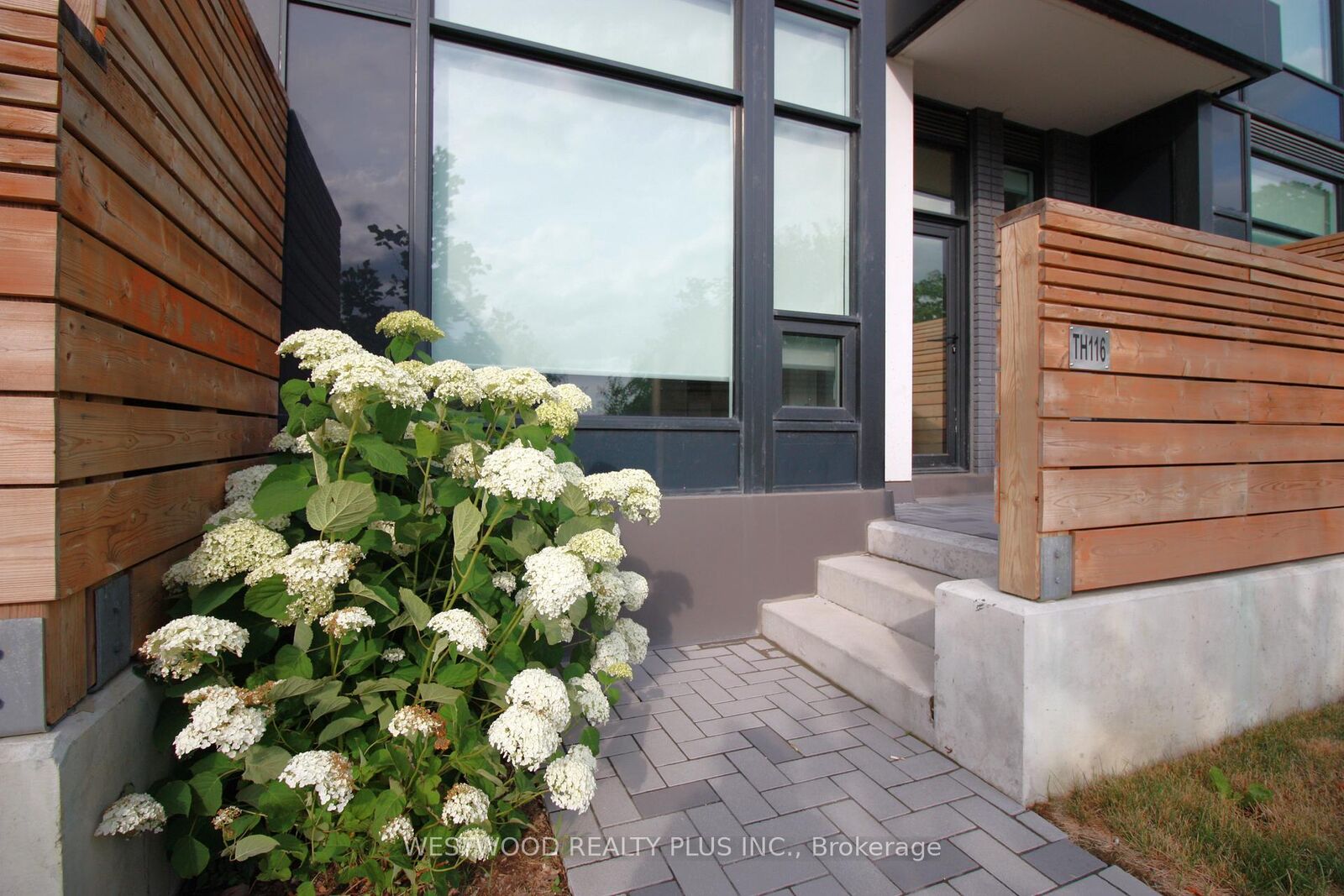 Photo de la propriété: 3 Rosewater Street Th116w ON L4C 5T6