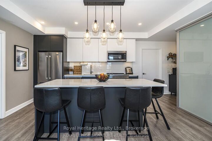 Property Photo:  195 Hunter Street E 412  ON K9H 0K6 