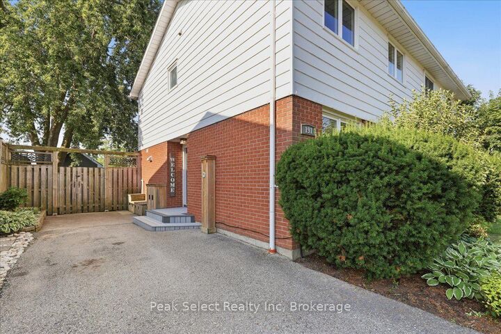 Property Photo: 191 Maple Avenue ON N5A 7G8