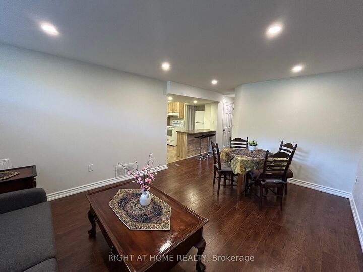 Property Photo:  36 Aurora Heights Drive  ON L4G 2W7 