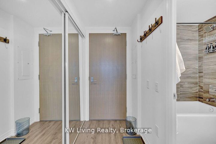 Property Photo:  251 Jarvis Street 2911  ON M5B 0C3 