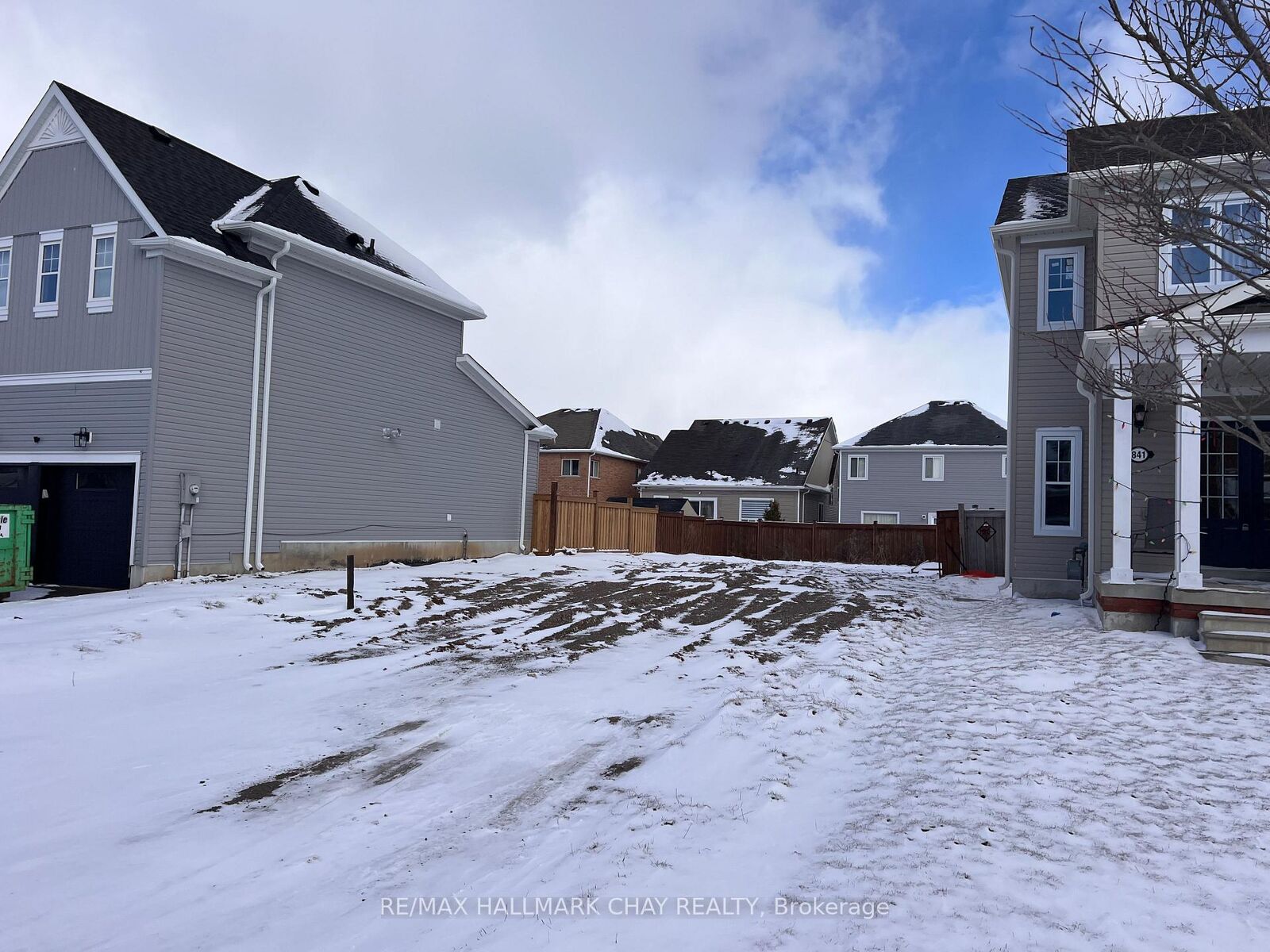 Property Photo:  837 O'Reilly Crescent  ON L9V 2S7 