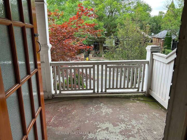 Property Photo: 338 Vaughan Road Apt 3 ON M6C 2N6