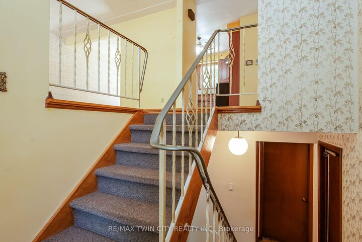 Photo de la propriété: 635 Cedargrove Place ON N2L 4Y8