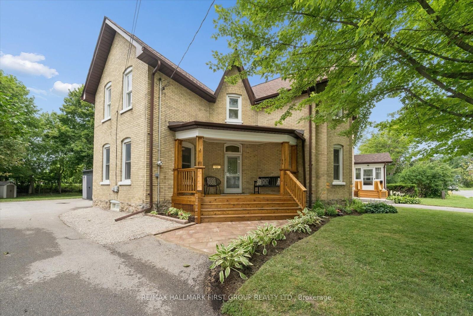 Property Photo:  33 Adelaide Street N  ON K9V 4K8 