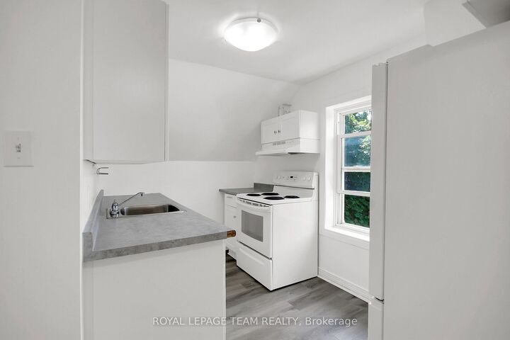 Property Photo:  4 Eccles Street 5  ON K1R 6S2 