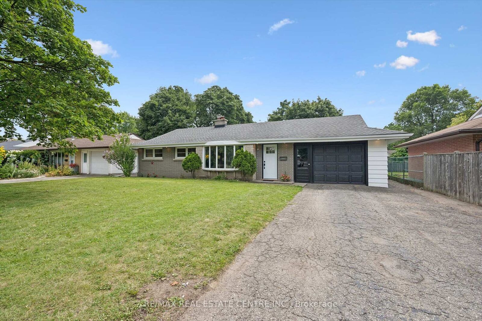 Property Photo:  534 Bishop Street N  ON N3H 2K5 