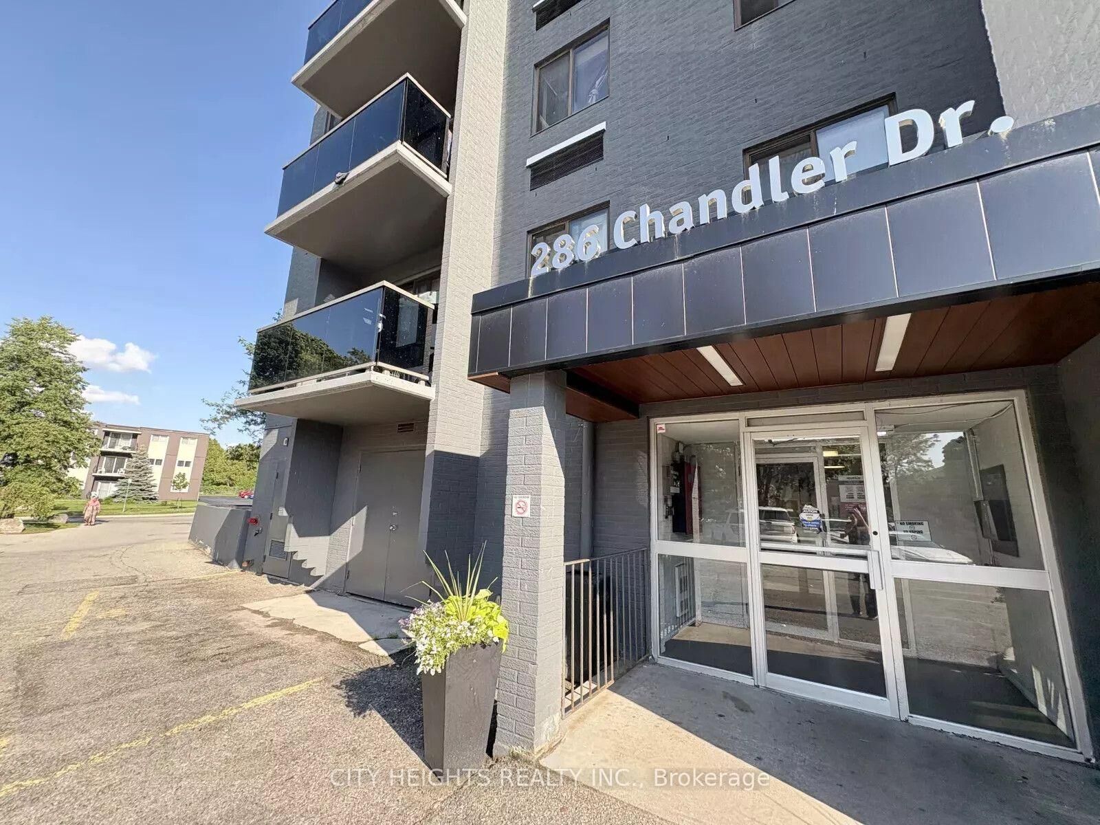 Property Photo: 286 Chandler Drive 506 ON N2E 3J8