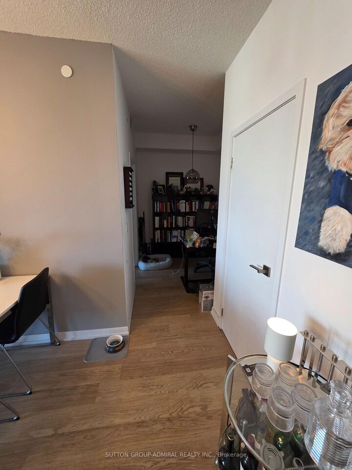 Property Photo: 98 Lillian Street 2316 ON M4S 0A5