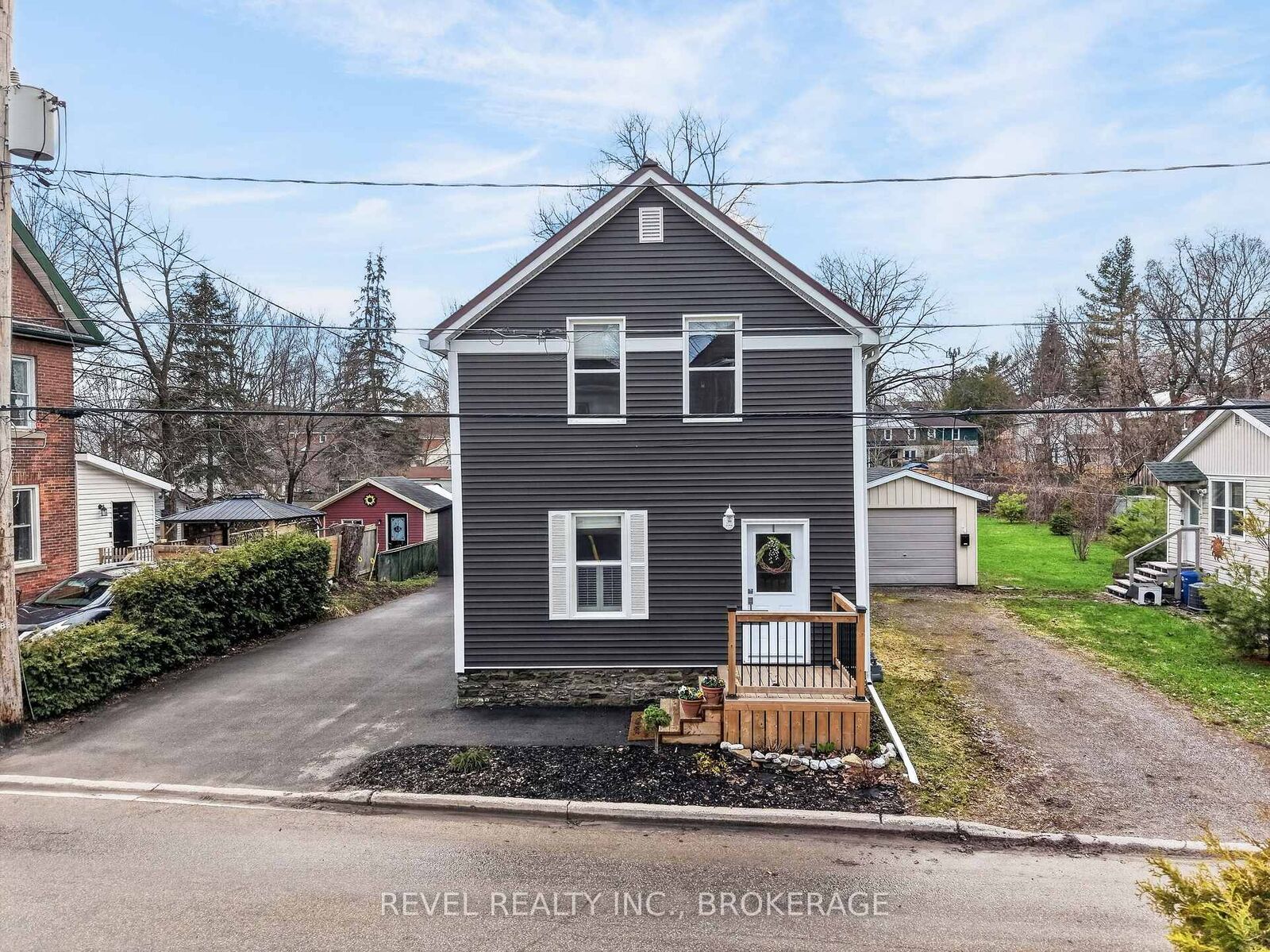 Property Photo: 38 Bennett Street ON K6V 2V8