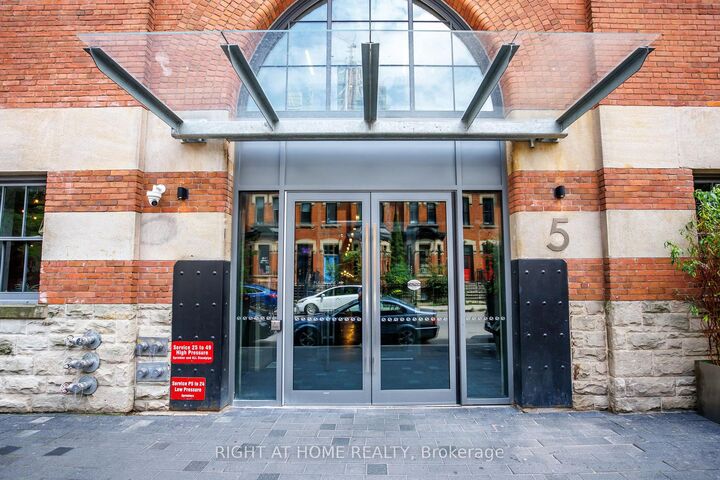 Property Photo: 5 St Joseph Street 3105 ON M4Y 1J6
