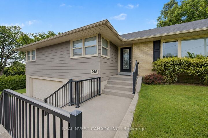 Photo de la propriété:  918 Pinecrest Road  ON L1K 2B2 