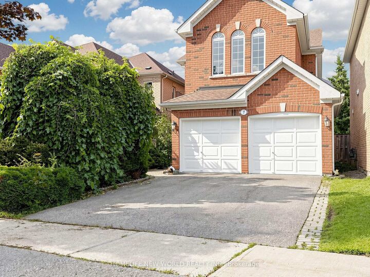 7 Monaco Crescent — photo 1