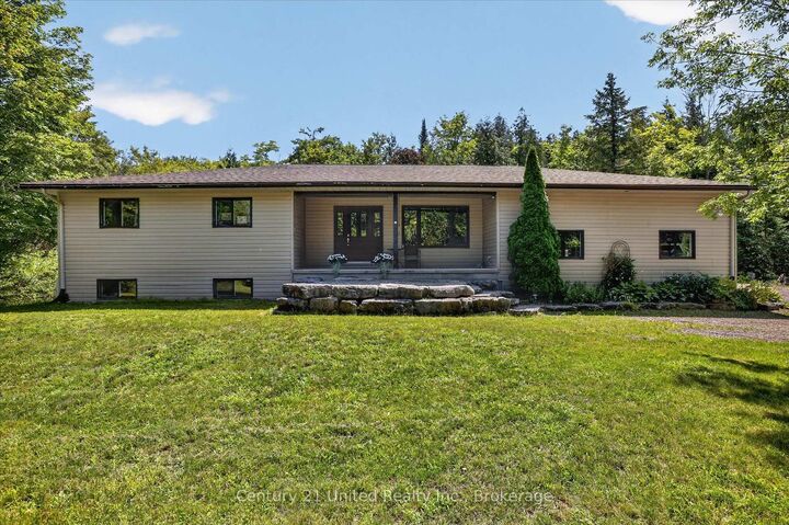 923 Rock Road — photo 1
