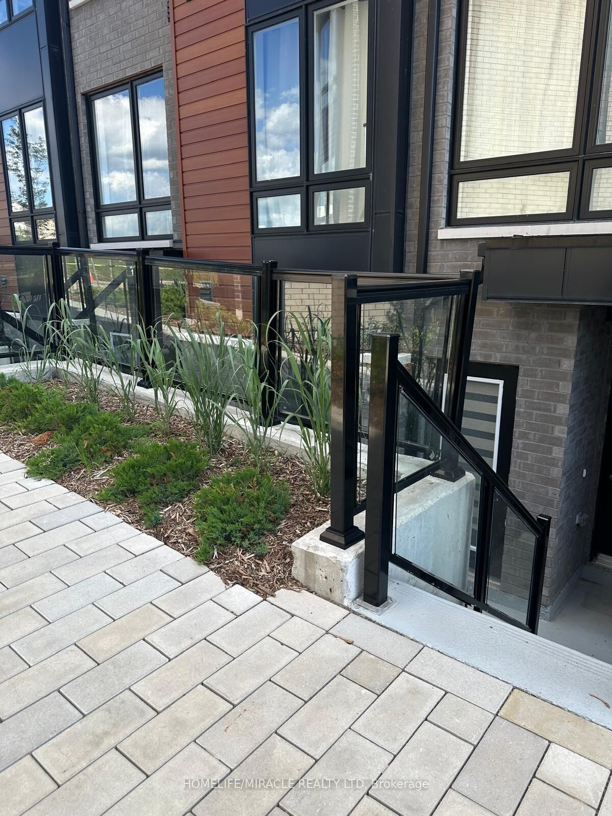 Photo de la propriété:  145 Tapscott Road 5  ON M1B 1E7 