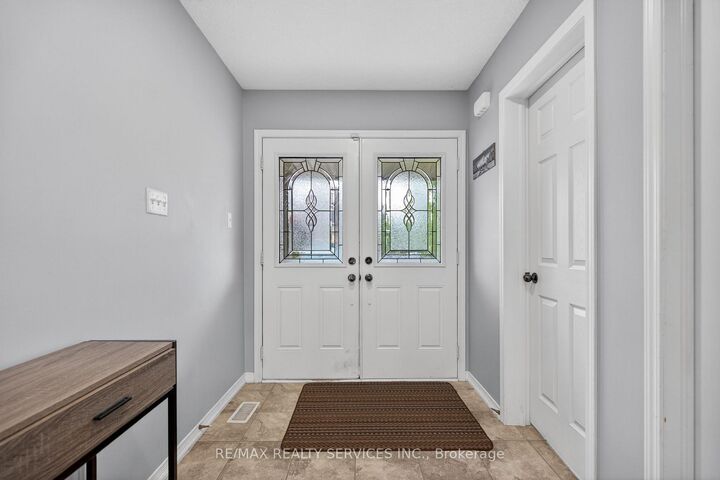 Property Photo:  44 English Lane  ON N3T 0H1 