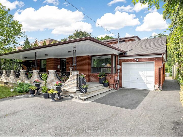 Property Photo: 76 Westona Street ON M9P 2Y3