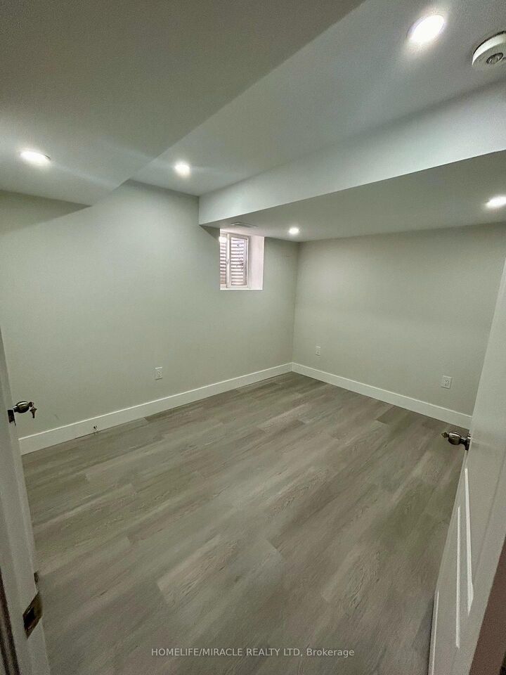 Property Photo:  8702 Chickory Trail Bsmt  ON L2H 2Y6 
