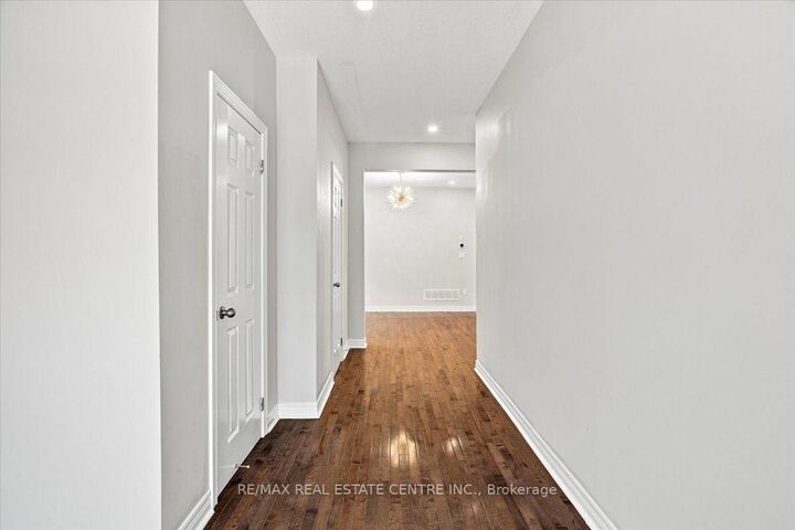 Property Photo:  1053 Job Crescent  ON L9T 8V6 