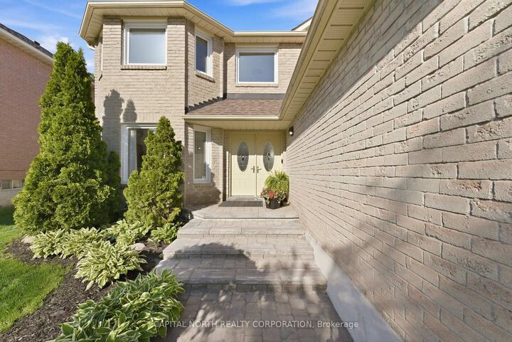 Property Photo: 39 Waterhouse Way ON L4C 9H5