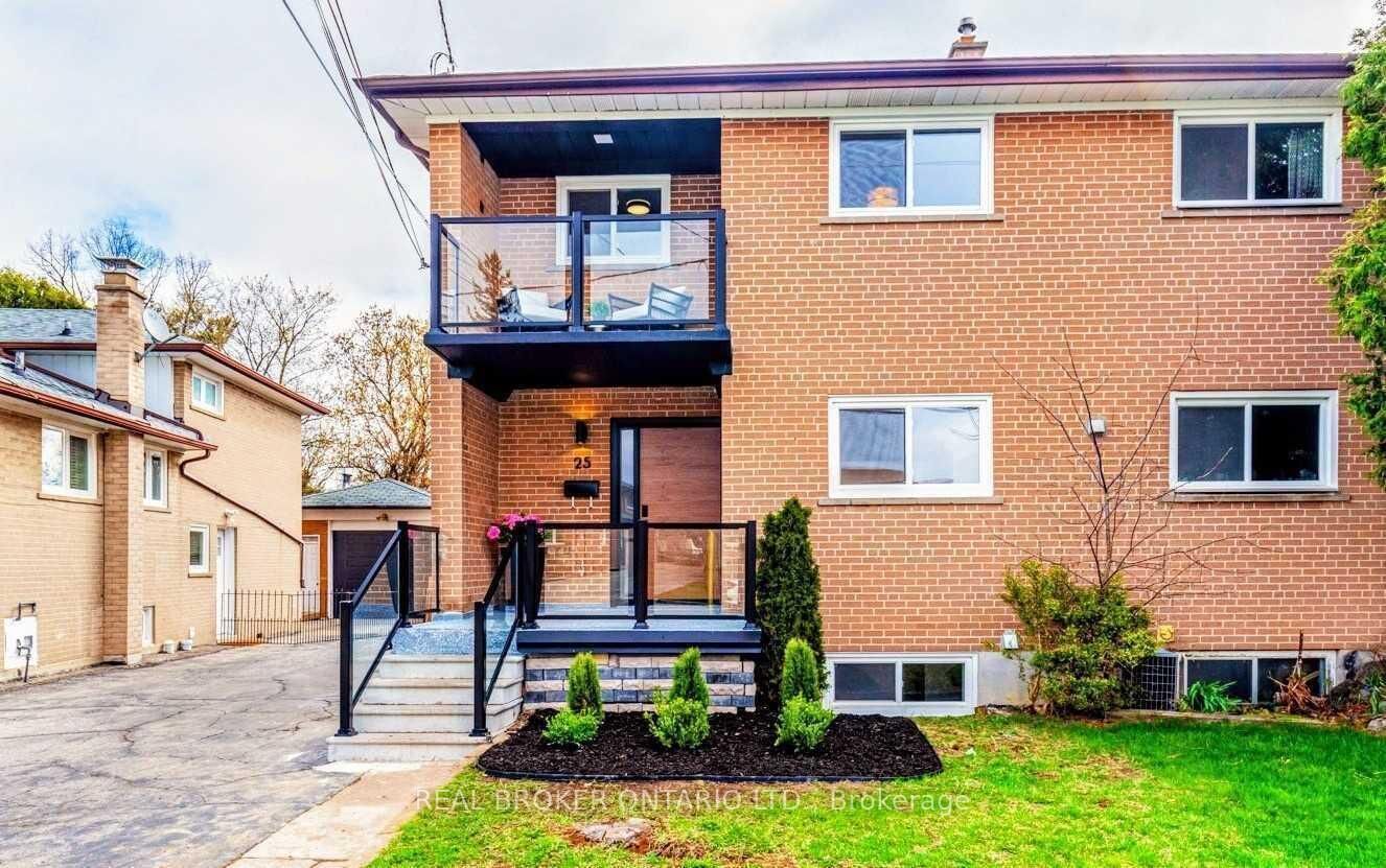 Photo de la propriété:  25 Newlin Crescent Upper  ON M3L 1X5 