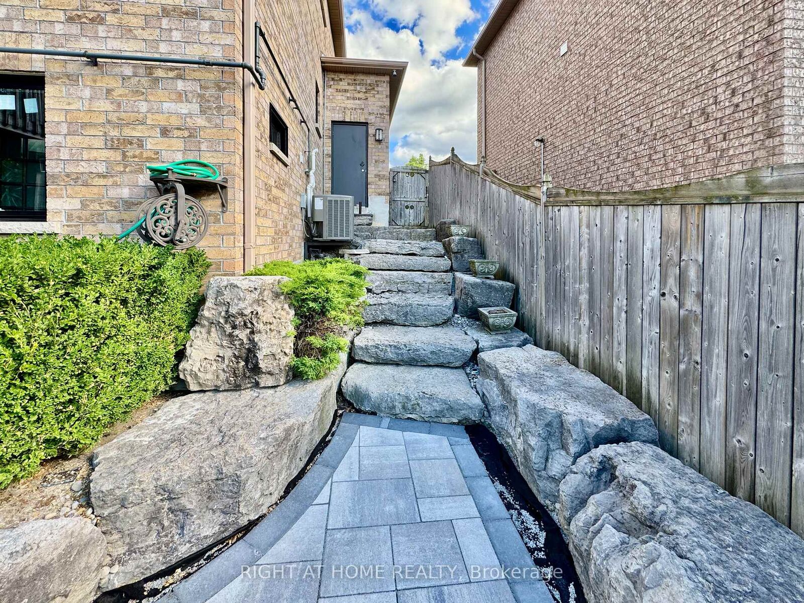 Property Photo: 20 Prince Of Wales Drive Lower ON L4N 0T5